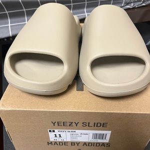 Yeezy slide pure size 11